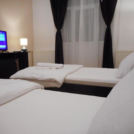 Hotel Holiday Victoria Victoria (Brasov) Bagian luar foto