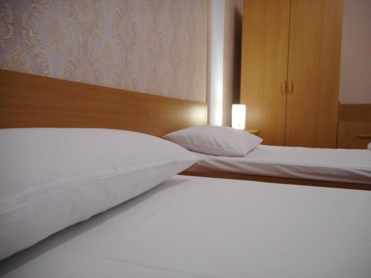 Hotel Holiday Victoria Victoria (Brasov) Bagian luar foto