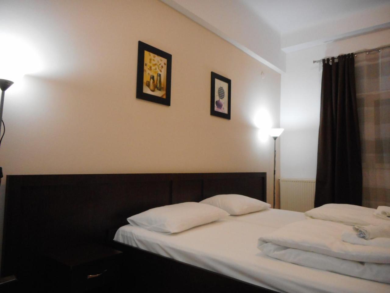 Hotel Holiday Victoria Victoria (Brasov) Bagian luar foto