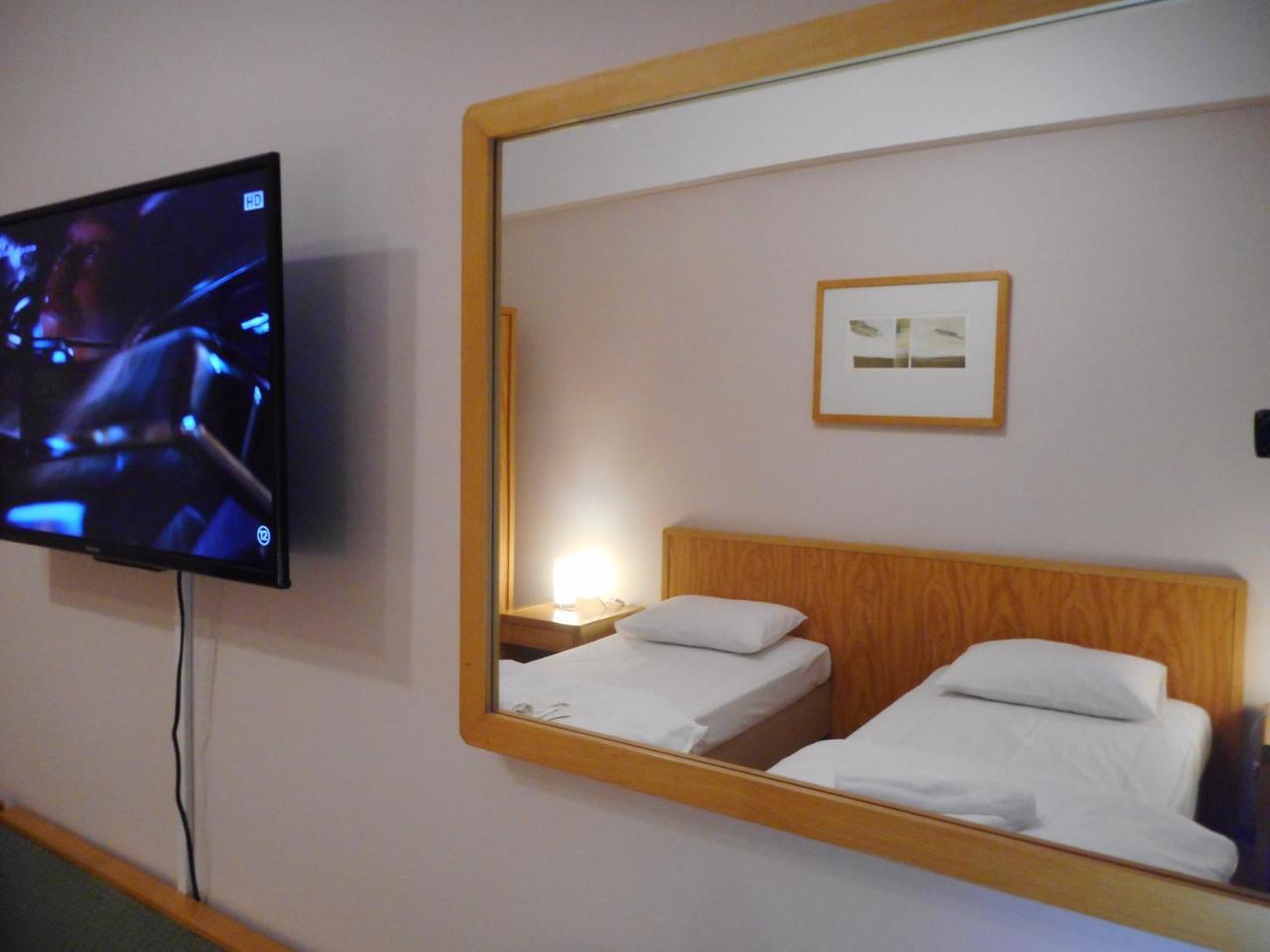 Hotel Holiday Victoria Victoria (Brasov) Bagian luar foto