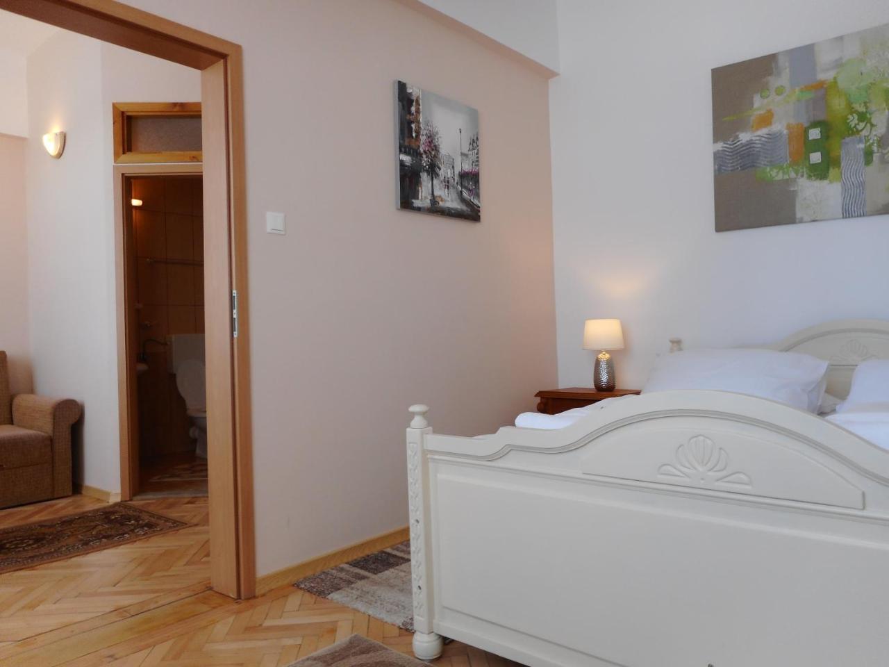 Hotel Holiday Victoria Victoria (Brasov) Bagian luar foto