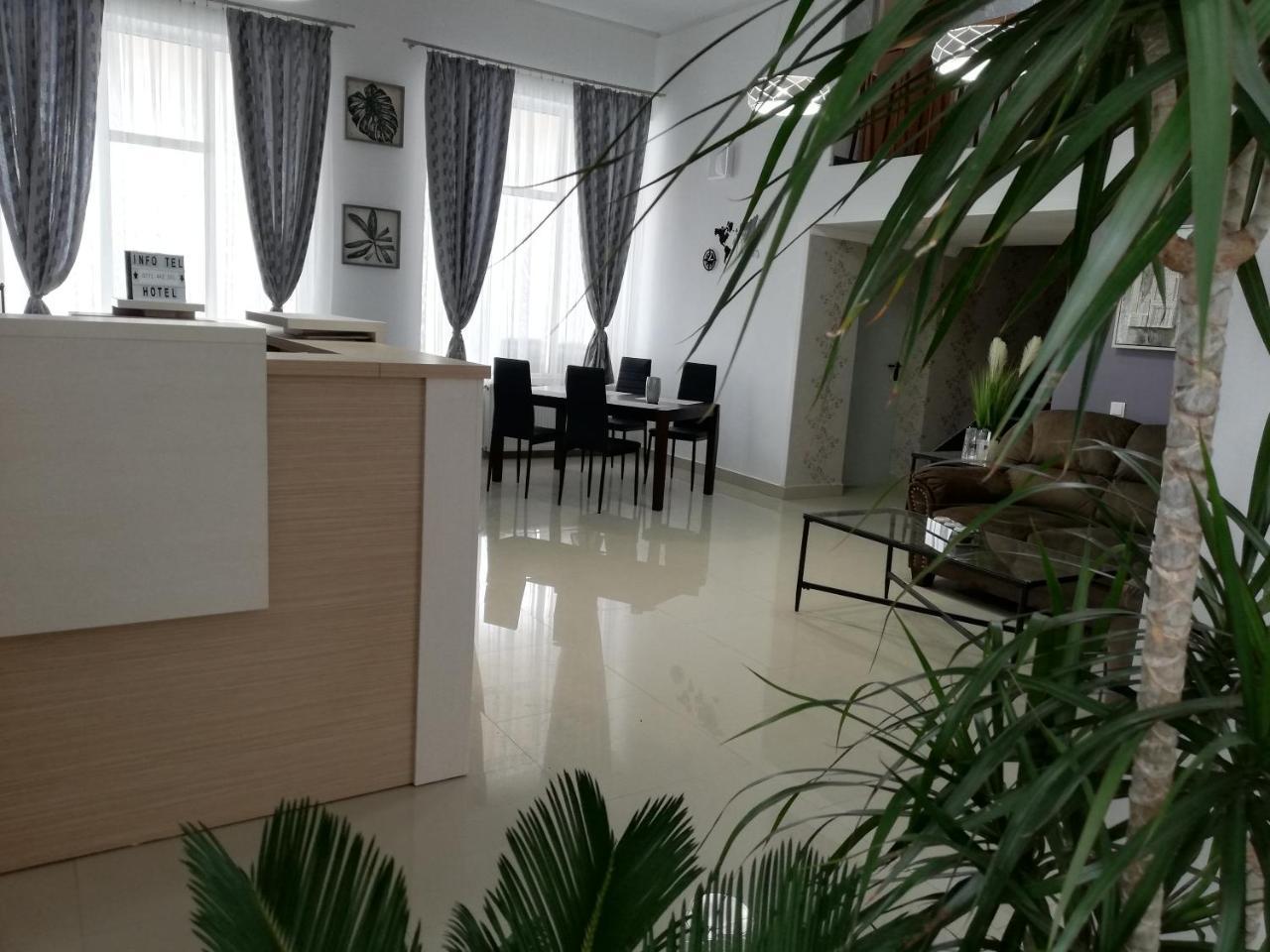 Hotel Holiday Victoria Victoria (Brasov) Bagian luar foto