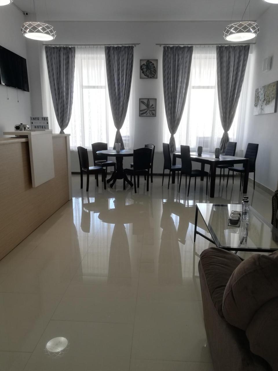 Hotel Holiday Victoria Victoria (Brasov) Bagian luar foto