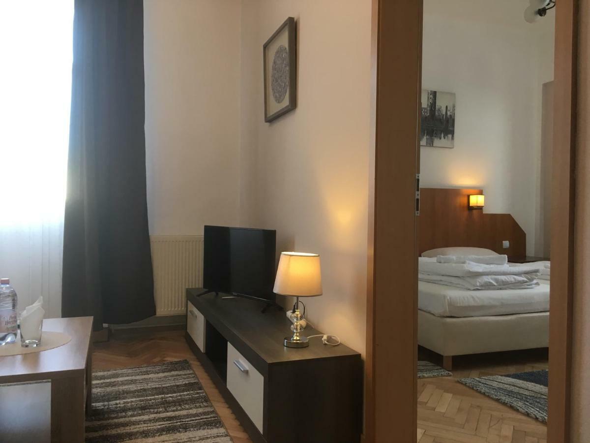 Hotel Holiday Victoria Victoria (Brasov) Bagian luar foto